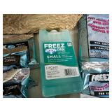 New Igloo Biodegradable Cooler and 17 Assorted Ice Packs