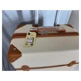 New Hard Sided Spinner Suitcase / Luggage