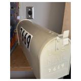 Cream Metal U.S. Mail Rural Mailbox w/ Red Flag Address 7669