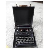 Underwood Portable Typewriter Black 4-Bank w/ Carry Case Vintage