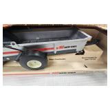 1/16 Scale New Idea Spreader in Box