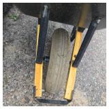 Truper Single Wheel Wheelbarrow with Steel Tray
