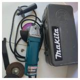 Makita 4 1/2 Inch Sander Grinder with Case and Discs