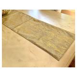 LR - Decorative Table Runner & Centerpiece Set