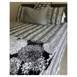 GBR - Queen Bedding Ensemble Comforter, Shams & Throw Blanket
