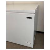 GLL - Chest Freezer - Magic Chef HMCF7W4