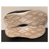 LLBR - Skechers Goga Max Shoes Size: 9