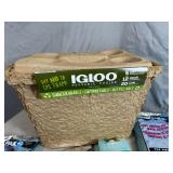 New Igloo Biodegradable Cooler and 17 Assorted Ice Packs