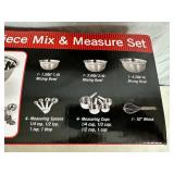 New 12 Piece Mix and Measure Cooking Set