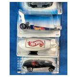 Hot Wheels 5-Car Gift Pack featuring a white promotional blimp.