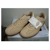 Ladies Sie 10 Sneakers and Men