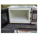 Lot of 4 working commercial microwaves - Lunch Room