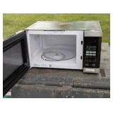 Lot of 4 working commercial microwaves - Lunch Room