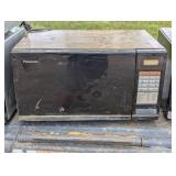 Lot of 4 working commercial microwaves - Lunch Room
