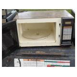 Lot of 4 working commercial microwaves - Lunch Room