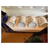 Oscar de la Renta Set of 4 Ceramic Tumblers Gold Abstract Boxed