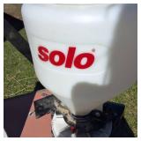 Solo Portable Spreader with original box and instructions