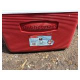 Rubbermaid 68 qt Cooler, Camp Grill and Foldable Camp Chair *S