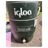 Igloo Industrial 5-Gallon Drinking Water Cooler with Camping Chair and Picnic Supplies *S