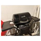 Char-Broil Quickset Gas Grill and 2 Overhead Shop Lights *S