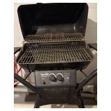 Char-Broil Quickset Gas Grill and 2 Overhead Shop Lights *S