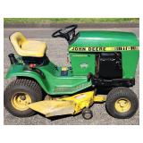 John Deere 116 Hydrostatic Riding Lawn Mower