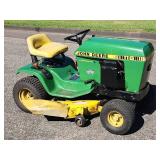 John Deere 116 Hydrostatic Riding Lawn Mower