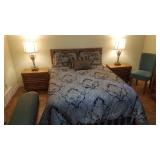 Queen - Bed w/2 Nightstands
