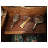 Dresser set