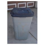 Garbage Can with Lid and Wheels
