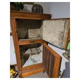 Here is the upper and lower inside of the ice box