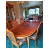 Thomasville Dining Room Table with padded chairs,  2 captains chairs, 4 regular, 45"W, 89"L, 31"T -$
