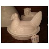 Milkglass Hen On Nest 4.5"h