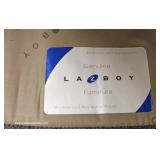  CLEAN Contemporary 3 Piece Gray Upholstered Sofa, Loveseat and Ottoman by “La Z Boy” – auction esti