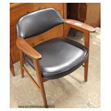  Mid Century “Paoli Chair Company” Modern Danish Walnut Arm Chair  Auction Estimate $200-$400 – Loca