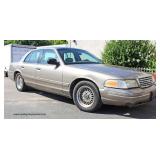 2001 Ford Crown LX Car, 4 Door with A/C, Leather Interior, Power Locks and Windows, Power Seats and 