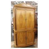 4 Piece “Stanley Furniture” Maple Diamond Inlaid Bedroom Set with Full Headboard and Fitted Interior