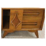  5 Piece Mid Century Modern Danish Walnut Bedroom Set with Queen Size Headboard Only  Auction Estima