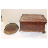  Lot 115B Symphonion double comb disk player with good teeth and crank, in the oak case, Not working