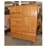  Lot 134 Nice 2pc MasterCraft country pine 11 drawer 4 door chest