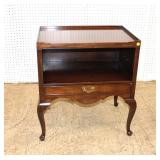  Lot 143 Vintage Kittinger mahogany 1 drawer queen Anne stand, gallery has damage