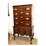  Lot 152 Henkel Harris 2pc solid mahogany queen Anne flat top high boy with shell carving