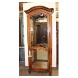 Lot 172 Ethan Allen country French style 1 door display cabinet with key, NO Shelves