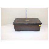  Lot 219 Antique cylinder player music box in the rosewood case, original artwork, one comb, teeth a