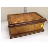  Lot 250 Thorens vintage limited edition ELPA music box in the walnut case, single comb, teeth are g