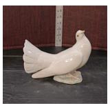  Lot 364 Vintage Lladro porcelain figurine of dove