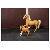  Lot 387 Vintage Beswick England porcelain horses a mare and her colt