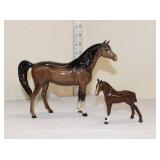 Lot 390 Vintage Beswick England porcelain horses a mare and her colt
