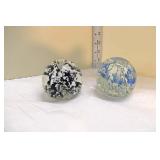  Lot 419 (2) Monte Dunleavy vintage hand blown art glass paperweight