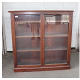  Lot 608 Vintage mahogany 2 door bookcase needs TLC